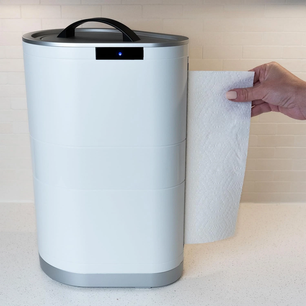 Automatic paper towel dispenser